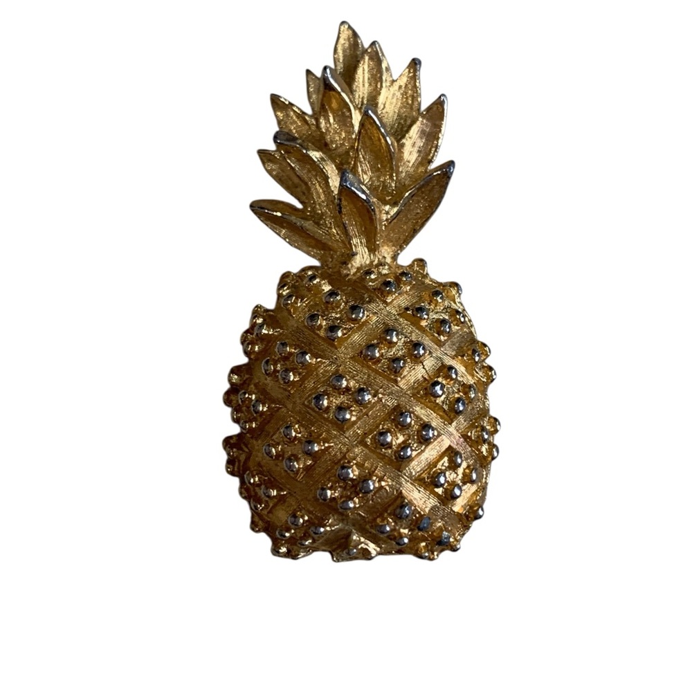 Vintage Gold Tone Pineapple Brooch Pin Textured Tropical Hospitality Symbol